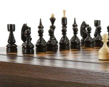 Шахматный стол  с фигурами